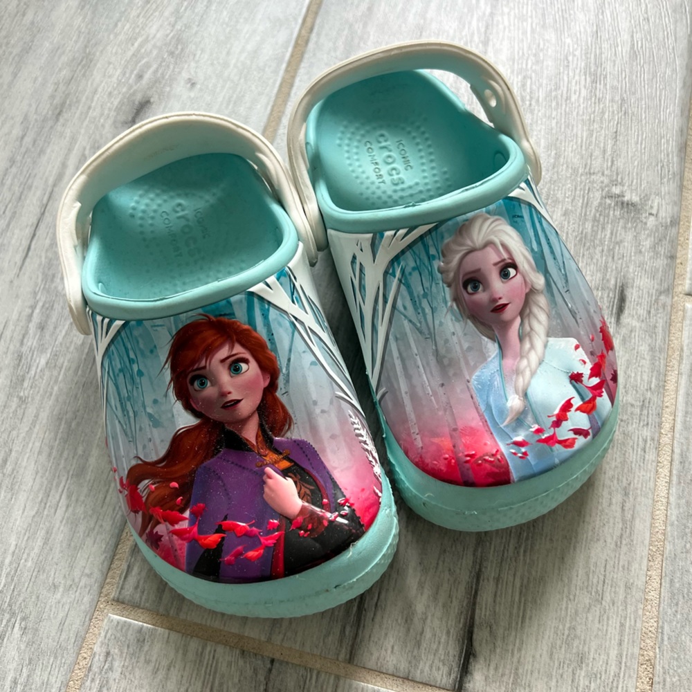 Frozen II Crocs